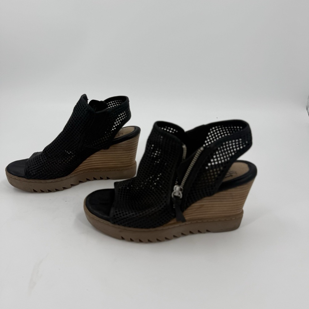 Sofft Women's Size 7M Black Leather Perforated Wedge Sandals Zip Comfort Shoes